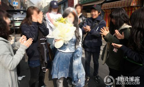 韩国高中生疯狂的毕业庆祝方式 _图片故事