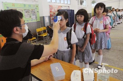 香港开学首天12间学校爆发流感 两校已停课_新