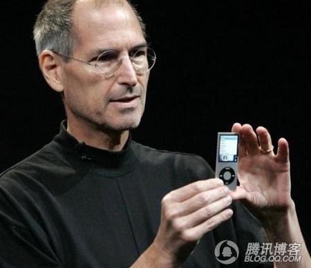 史蒂夫·乔布斯(Steve Jobs)是苹果公司的创始人和现任CEO，他的第一份工作是在视频游戏公司Atari担任技术员。与许多IT界的成功人士一样，乔布斯在里德学院就读6个月退学。当时的乔布斯在Atari工作只是为了赚点钱，以便攒够旅费去印度学习东方文化和宗教。 