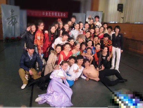 艺校美女帅哥毕业照_校花校草