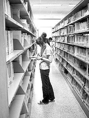 高校公布图书馆外借热书榜 网络小说占多数_广