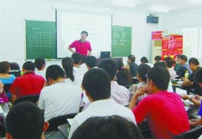 沈阳公务员面试万元班惹争议 考生众说纷纭