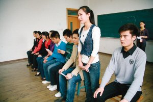 怕非主流影响成绩 艺考播音频现“瑞英腔”