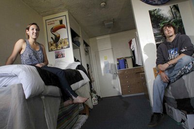 美国部分大学允许男女混合住宿引发争议
