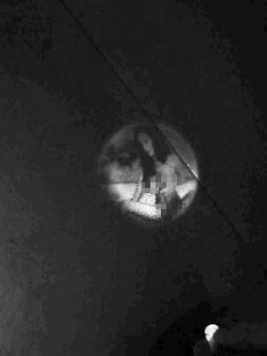 小电筒竟照出色情图 小学生购买后围观(图)