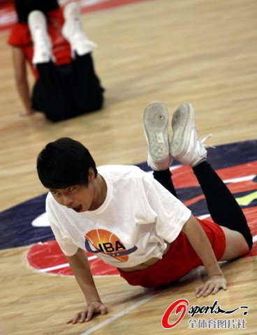 妖媚十足“裤袜男” 风靡大学校园（组图）