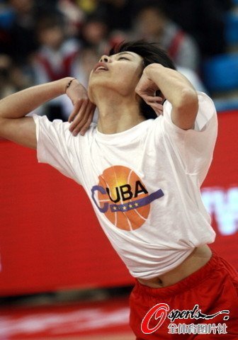 妖媚十足“裤袜男” 风靡大学校园（组图）