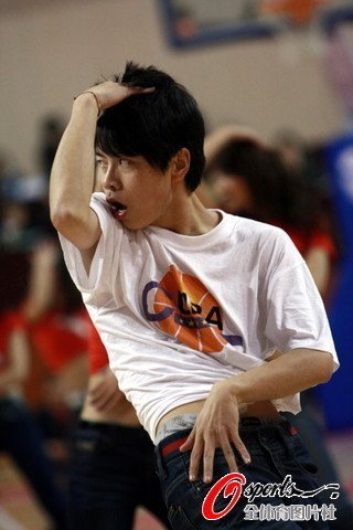 妖媚十足“裤袜男” 风靡大学校园（组图）