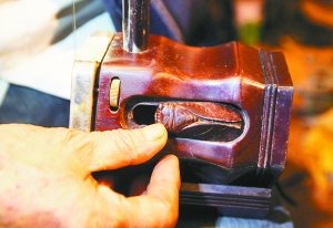 都市琴师:70岁退休钳工考小提琴十级一次过关