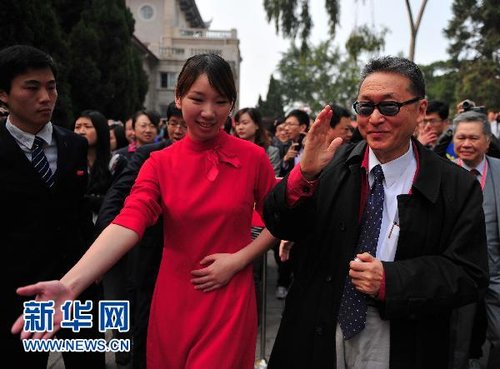 组图:李敖携儿子李戡厦门大学论鲁迅