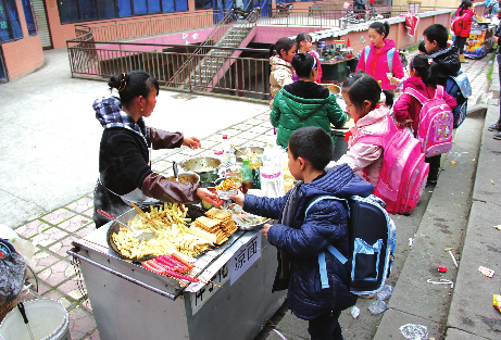 西安:城区中小学200米内禁设食品摊贩经营区