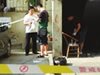 Девушки колледж вступительные экзамены, прежде чем щелочных брызг струи поверхностного орошения в этом классе выдающихся студентов