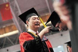 华科大校长：教育者与被教育者之间距离太大