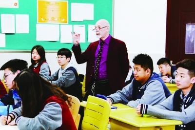 ����VS��� ���ʸ��к͹���ѧУ��ͬ