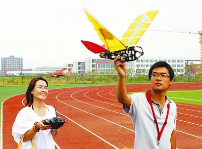 南航大学生设计创意直升机航模 融入未来元素