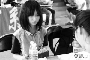 南大最<em>萌</em>小师妹走红 似小学生引人怜_教育_