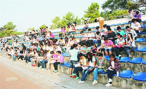 上海大学取消火车站接新生班车 第一课先学独