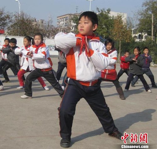 河南郑州逾九成小学普及简化少林拳 (图)