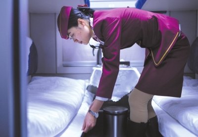 揭動(dòng)臥“高姐”：學(xué)歷最高為研究生 掌握多門外語