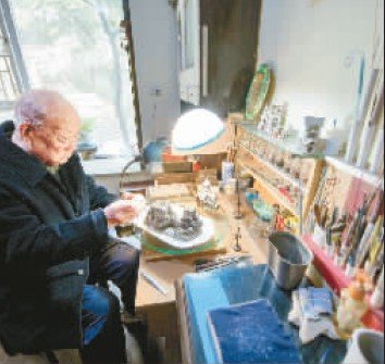 88岁老人用水泥“滴”出童话世界 用一辈子坚持梦想