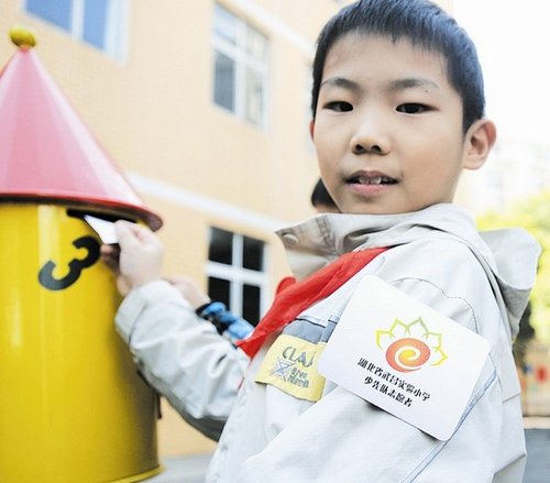 武汉一小学取消“几道杠”称为淡化校园官本位思想