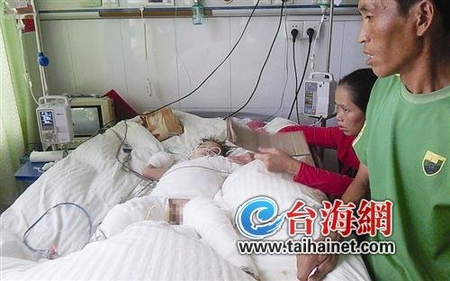 厦门一<em>2岁女孩</em>坐进油锅 好心司机闯红灯帮送医