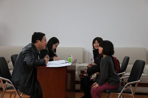 �����ƹ����ѧ�౨���� �ҳ����뺢��һͬ����