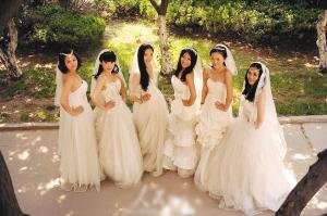 婚纱毕业照新鲜出炉+婚纱是女同学们<em>用蚊帐</em>自