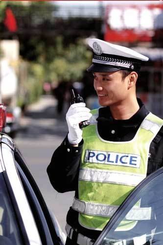 北京80后交警被网友评为最帅交警