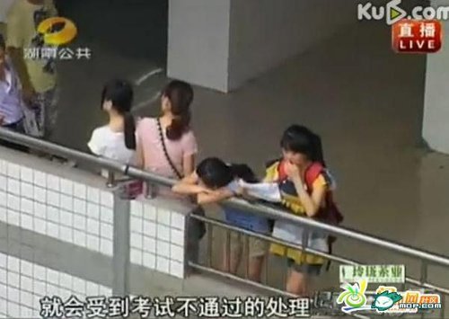 女大学生被逼裸体考试续:猥亵老师被调离岗位_