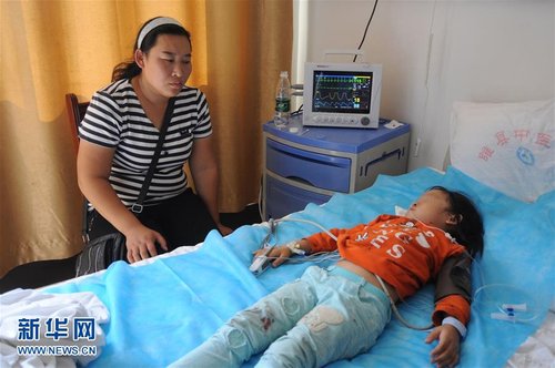 河南睢县校车被撞事故 两名重伤者死亡