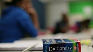 英一中学移民学生多 英语成必修外语课