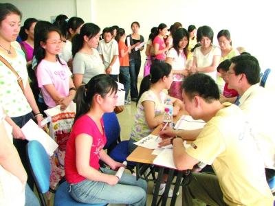 女生找工作为何那么难? 社会成见给女生贴标签