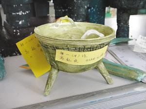 海口中学生硬皮纸仿制青铜器“以假乱真”