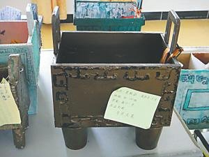 海口中学生硬皮纸仿制青铜器“以假乱真”