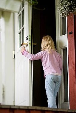 热词:挂钥匙儿童 Latchkey kid