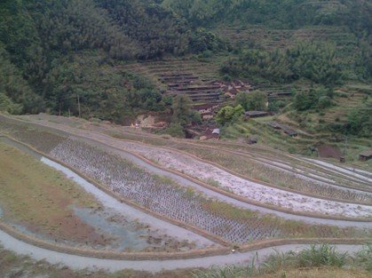 中国公务员原生态:在没有公路的山村里当公务员