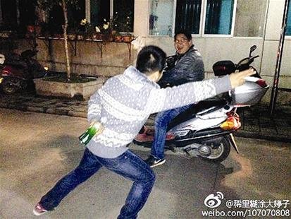 舰载机起飞手势引发模仿热潮 满屏尽是航母sty