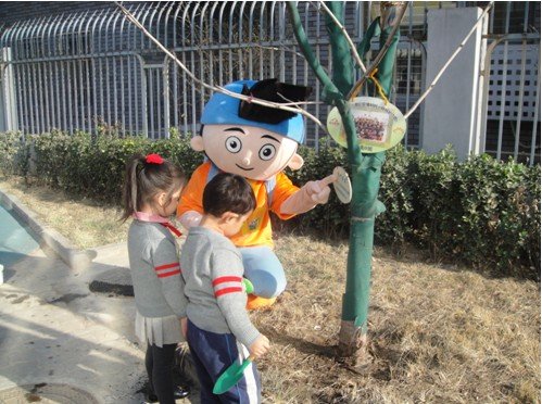 浩昊走进幼儿园 展开爱护绿色大行动