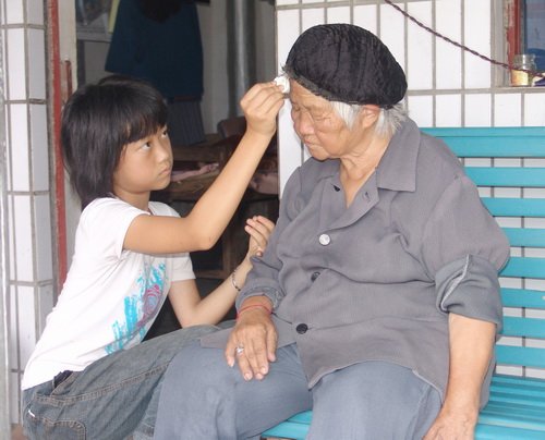 商业行为引导做好事?专家:只能让道德环境更恶劣_教育_腾讯网