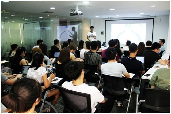 职业蛙CEO滕鹏飞受邀参加AIESEC全国大会