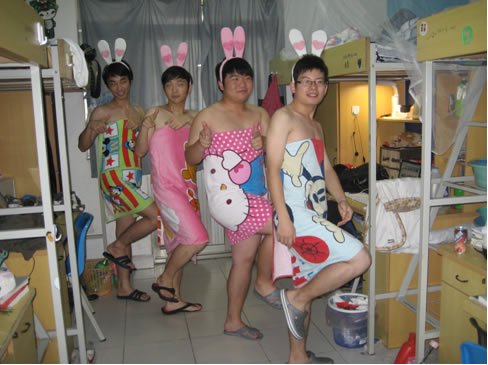 “洗脚歌”引发教育深思 90后其实不“脑残”