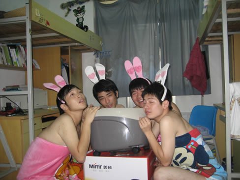 “洗脚歌”引发教育深思 90后其实不“脑残”