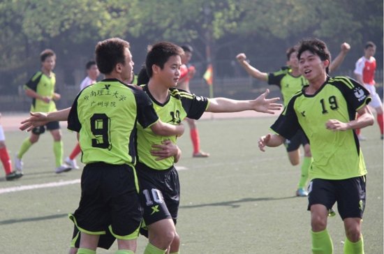 2012-2013中国大学生足球联赛南区决赛开踢