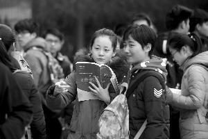 江苏小高考结束 学生笑称使出洪荒之力