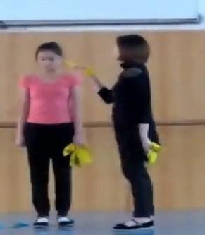 舞蹈教师殴打学生原始视频来自国外网站