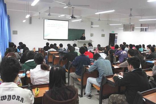 就业形势严峻教师岗位成热门 教师资格证难拿