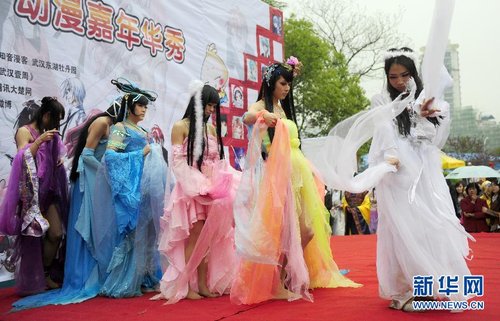 高清组图:大学生伪娘上演《<em>倩女</em>幽魂》 - 嘉兴