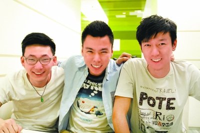 北京电影学院三名男生夜抓色狼救女孩