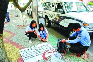 31岁女子扮中学生行乞 网友感叹这样的人丑陋